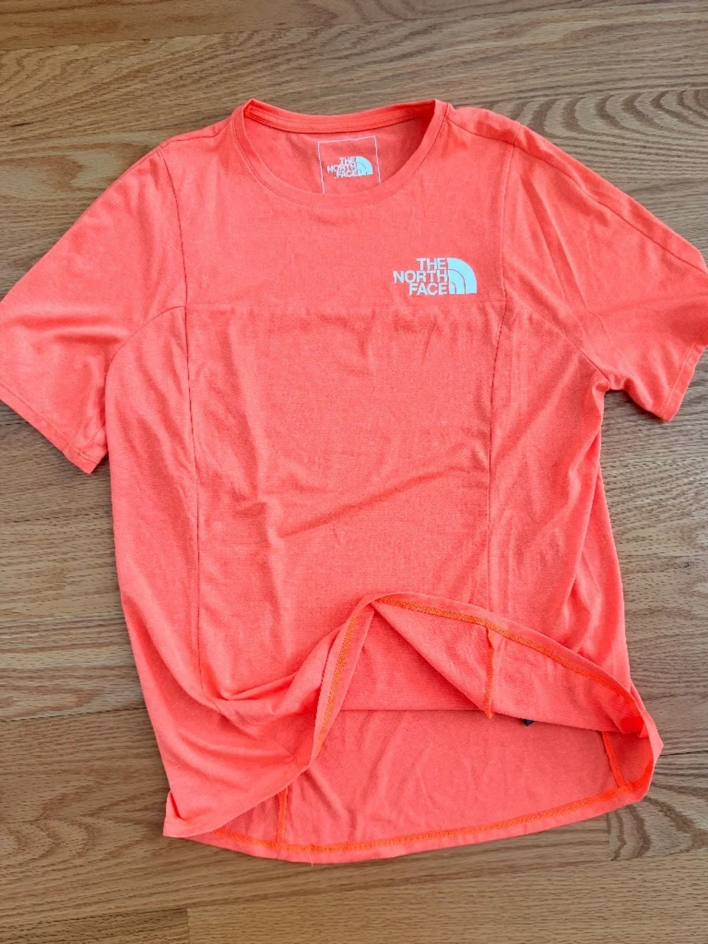 The North Face NWOT Women's Performance Tee (M) - Picture 4 of 11